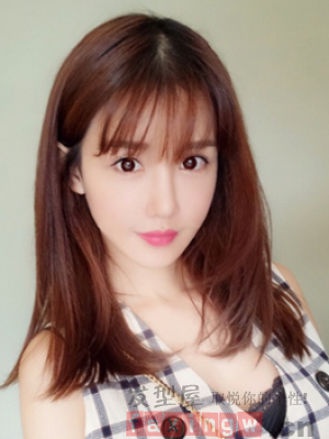 气质感十足,偏分的刘海结合精致的脸蛋,显得很有女人味,非常好看