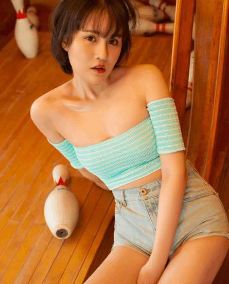 赵本山女儿晒自拍:扭扭火辣身材真好看(图)