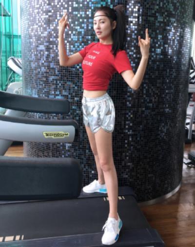 张雨绮健身照片:素颜照好美背后付出不少汗水(图)