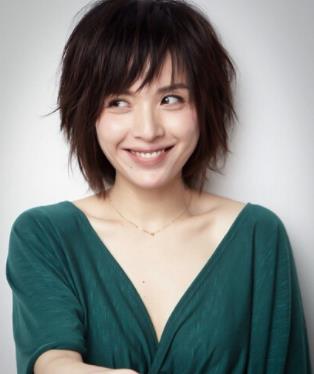 靳东老婆江珊怎么回事:靳东的现任老婆李佳个人资料