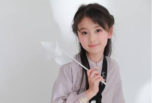 裴佳欣基本资料简历:裴佳欣父母照片什么样子曝光